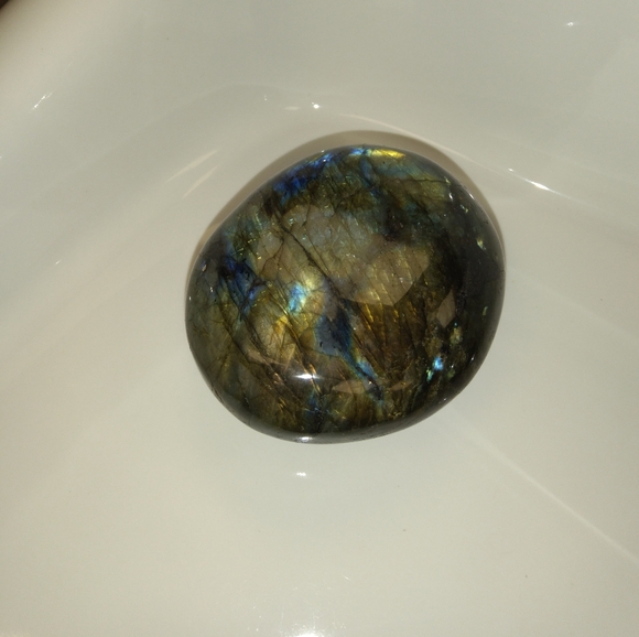 Labradorite Stone - Picture 1 of 5
